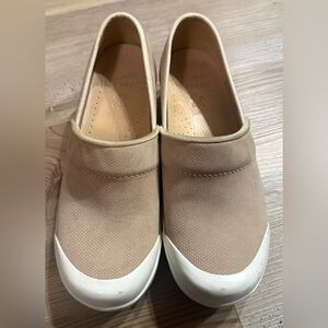 Dansko Volley Hopsack tan shoes